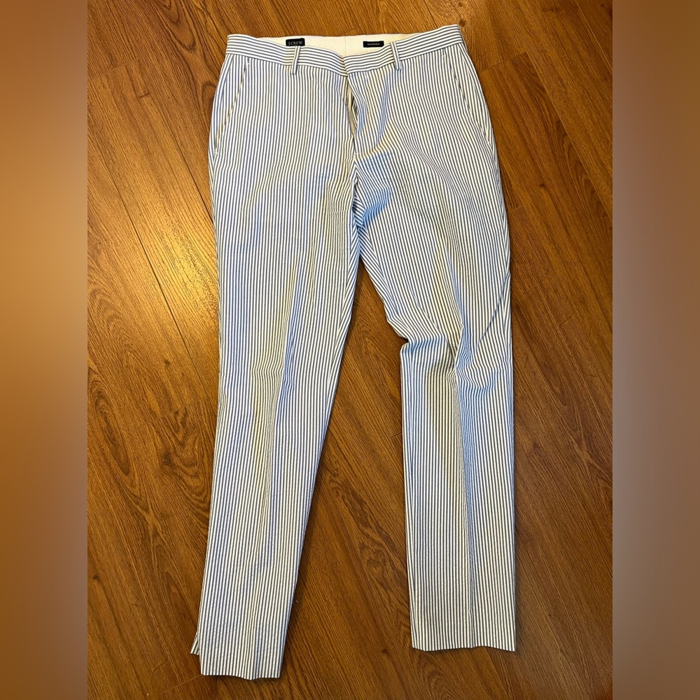 J Crew Men’s Slim Fit Seersucker pants 31x32 in excellent condition Blue/White